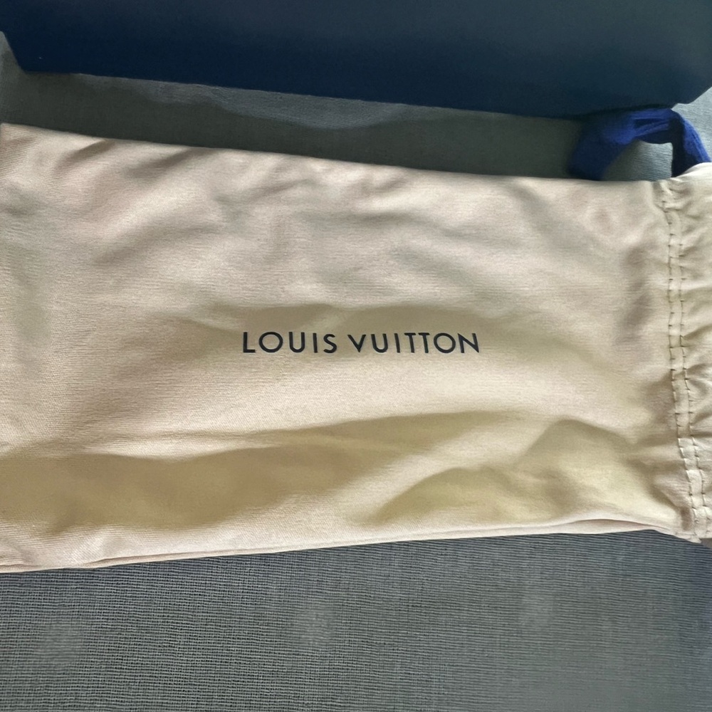 Louis Vuitton sunglasses authentic - Picture 4 of 6